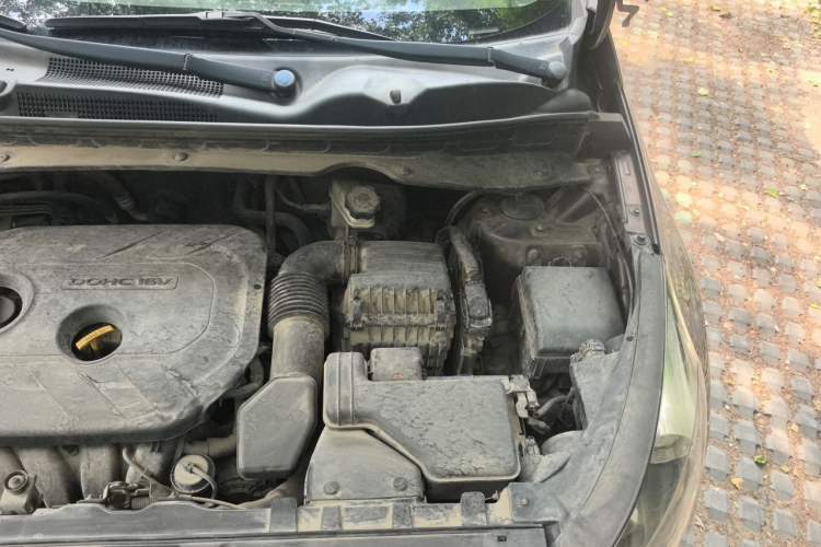 Used Kia Sportage R 2012 2.0L Automatic Two-Wheel Drive GLS Engine Bay Left