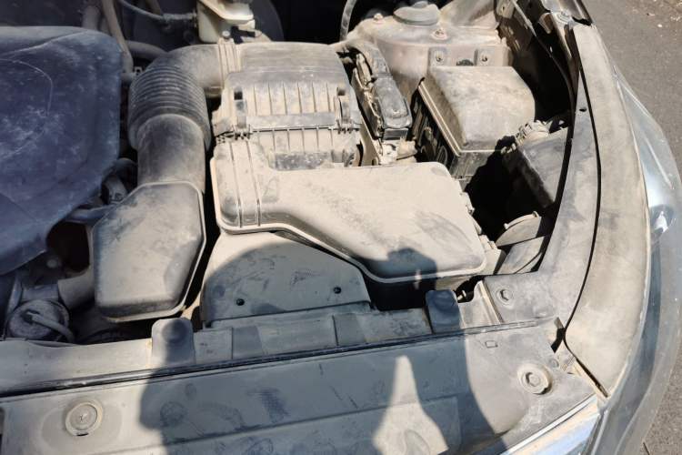 Used Kia Sportage R 2012 2.0L Automatic Two-Wheel Drive NAVI Engine Bay Left