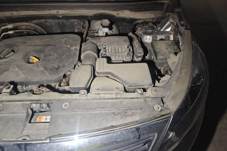 Used Kia Sportage R 2012 2.0L Automatic Two-Wheel Drive GLS Engine Bay Left