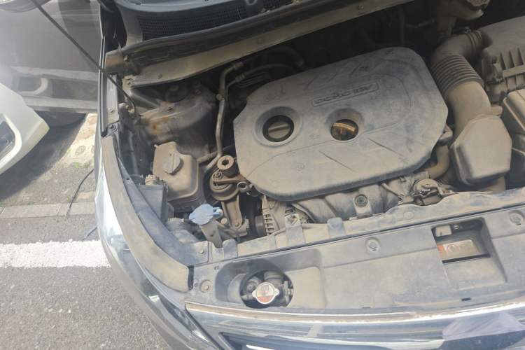 Used Kia Sportage R 2012 2.0L Automatic Two-Wheel Drive NAVI Engine Bay Right