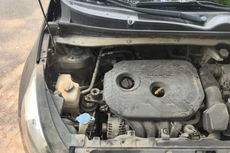 Used Kia Sportage R 2012 2.0L Automatic Two-Wheel Drive GLS Engine Bay Right