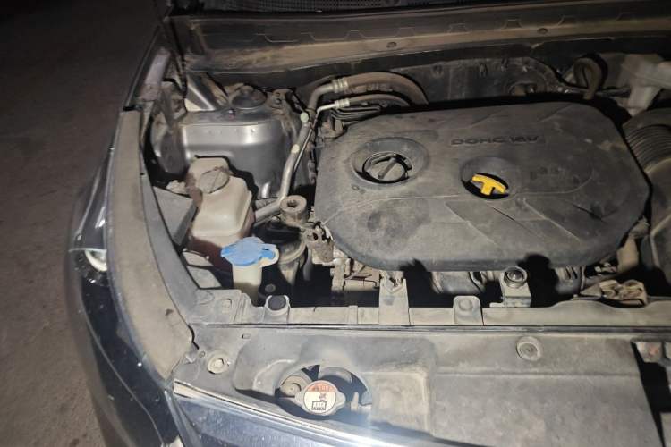 Used Kia Sportage R 2012 2.0L Automatic Two-Wheel Drive GLS Engine Bay Right