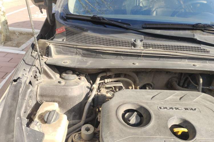 Used Kia Sportage R 2012 2.0L Automatic Two-Wheel Drive NAVI Engine Bay Right