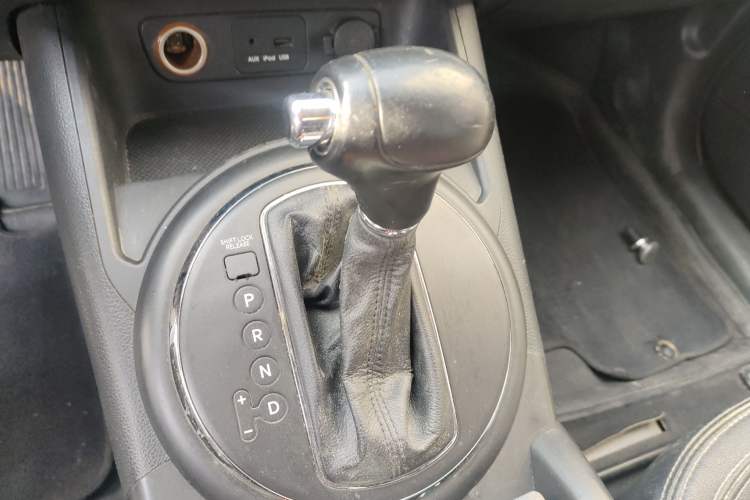 Used Kia Sportage R 2012 2.0L Automatic Two-Wheel Drive NAVI Gear Lever