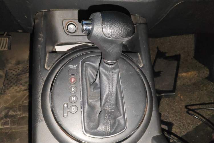 Used Kia Sportage R 2012 2.0L Automatic Two-Wheel Drive GL Trim Gear Lever
