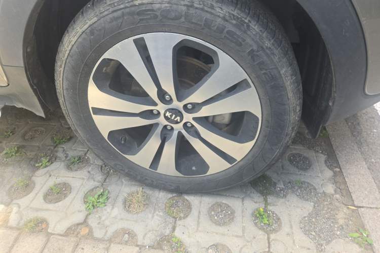 Used Kia Sportage R 2012 2.0L Automatic Two-Wheel Drive NAVI Right Front Wheel Hub