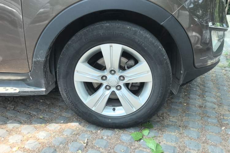 Used Kia Sportage R 2012 2.0L Automatic Two-Wheel Drive GLS Right Front Wheel Hub