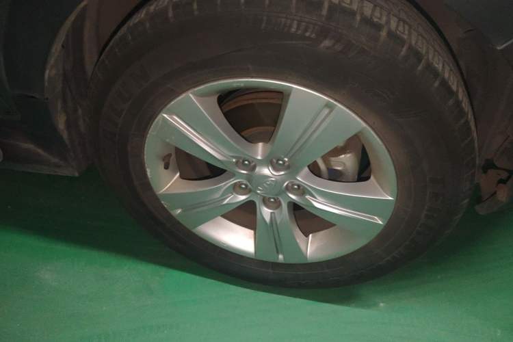 Used Kia Sportage R 2012 2.0L Automatic Two-Wheel Drive GLS Right Front Wheel Hub
