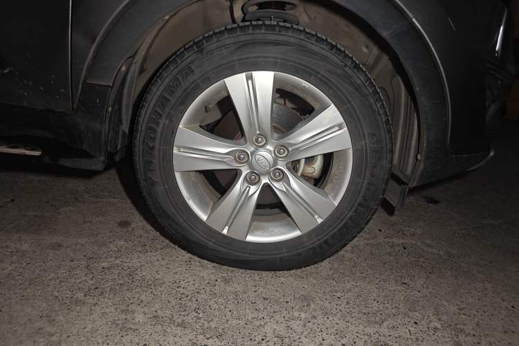 Used Kia Sportage R 2012 2.0L Automatic Two-Wheel Drive GLS Right Front Wheel Hub