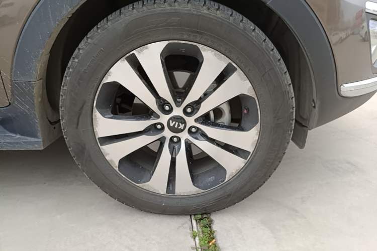 Used Kia Sportage R 2012 2.0L Automatic Two-Wheel Drive NAVI Right Front Wheel Hub