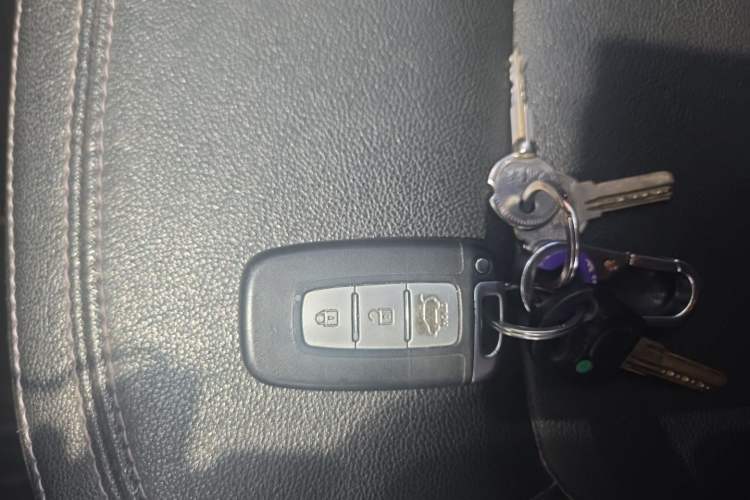 Used Kia Sportage R 2012 2.0L Automatic Two-Wheel Drive NAVI Vehicle Key