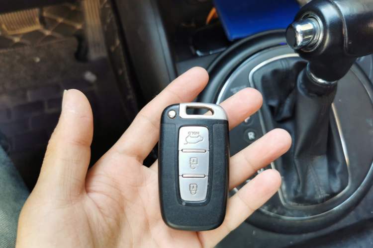 Used Kia Sportage R 2012 2.0L Automatic Two-Wheel Drive NAVI Vehicle Key