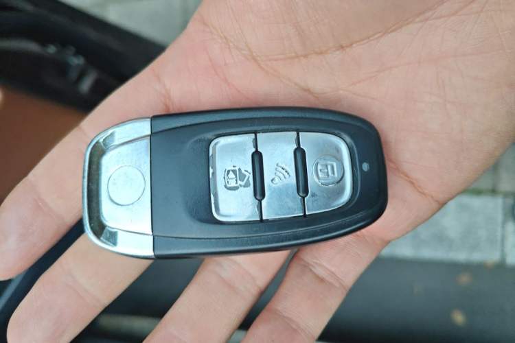Used Kia Sportage R 2012 2.0L Automatic Two-Wheel Drive GL Trim Vehicle Key