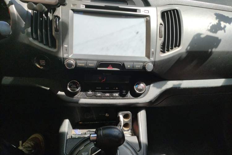 Used Kia Sportage R 2012 2.0L Automatic Two-Wheel Drive GLS Audio And AC Panel