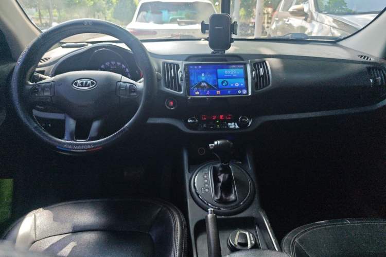 Used Kia Sportage R 2012 2.0L Automatic Two-Wheel Drive NAVI Center Console
