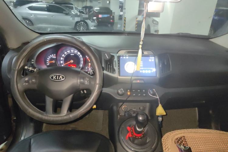 Used Kia Sportage R 2012 2.0L Manual Two-Wheel Drive GL Trim Center Console