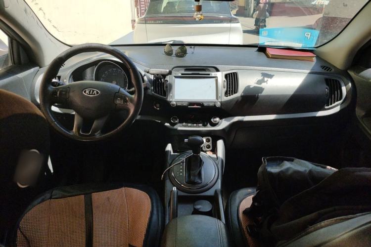 Used Kia Sportage R 2012 2.0L Automatic Two-Wheel Drive GLS Center Console