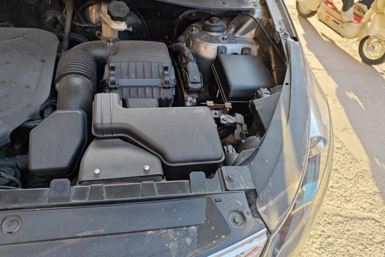 Used Kia Sportage R 2012 2.0L Automatic Two-Wheel Drive NAVI Engine Bay Left