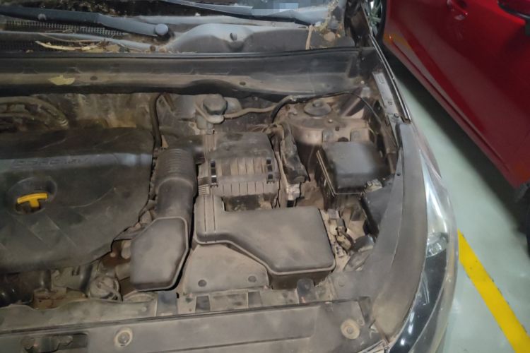 Used Kia Sportage R 2012 2.0L Manual Two-Wheel Drive GL Trim Engine Bay Left