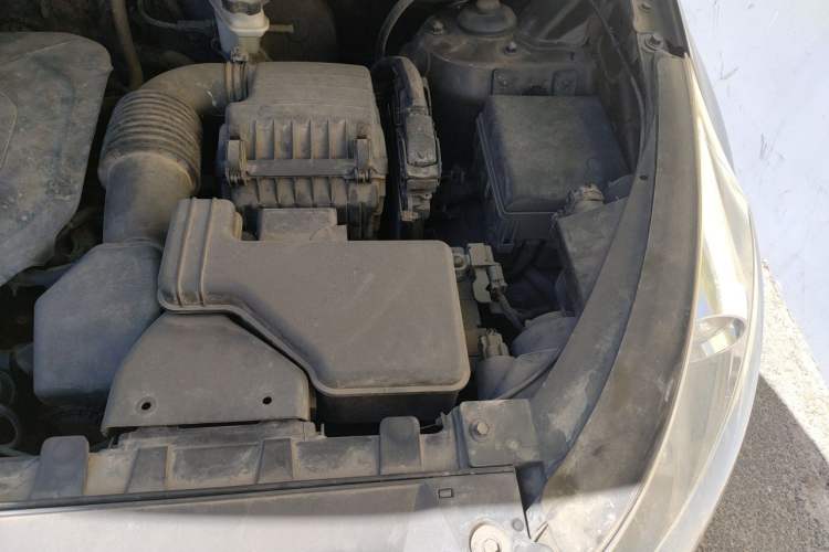 Used Kia Sportage R 2012 2.0L Automatic Two-Wheel Drive GLS Engine Bay Left