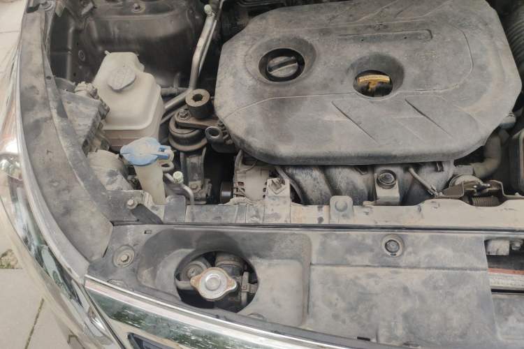 Used Kia Sportage R 2012 2.0L Automatic Two-Wheel Drive NAVI Engine Bay Right