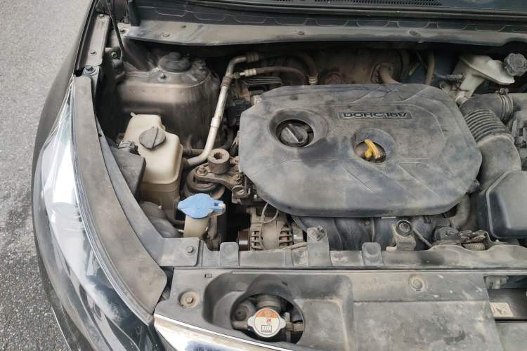 Used Kia Sportage R 2012 2.0L Automatic Two-Wheel Drive GLS Engine Bay Right