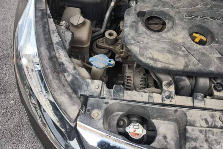 Used Kia Sportage R 2012 2.0L Automatic 4x4 GLS Engine Bay Right