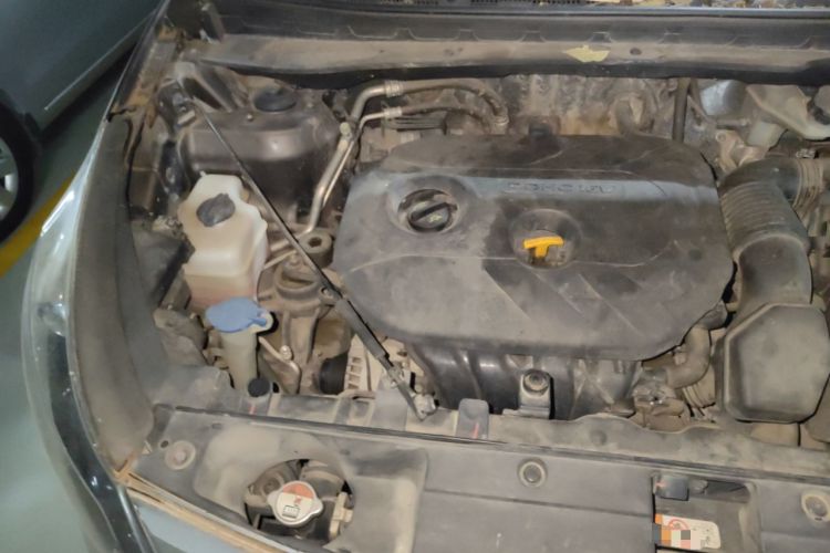 Used Kia Sportage R 2012 2.0L Manual Two-Wheel Drive GL Trim Engine Bay Right