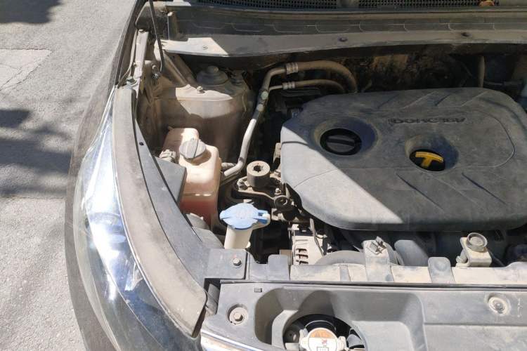 Used Kia Sportage R 2012 2.0L Automatic Two-Wheel Drive GLS Engine Bay Right