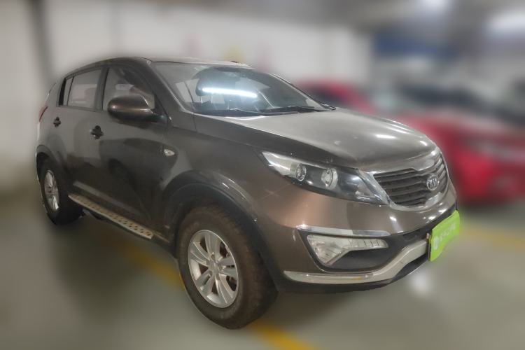 Used Kia Sportage R 2012 2.0L Manual Two-Wheel Drive GL Trim Front Right 45 Deg