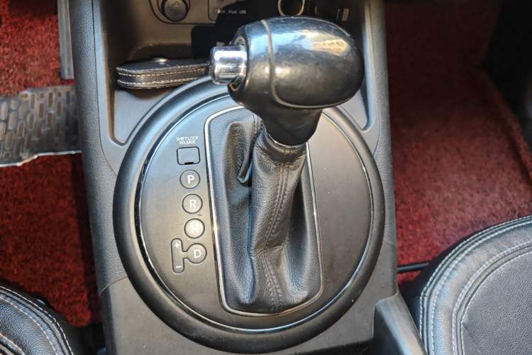 Used Kia Sportage R 2012 2.0L Automatic Two-Wheel Drive NAVI Gear Lever