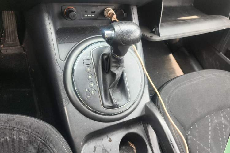 Used Kia Sportage R 2012 2.0L Automatic Two-Wheel Drive GL Trim Gear Lever
