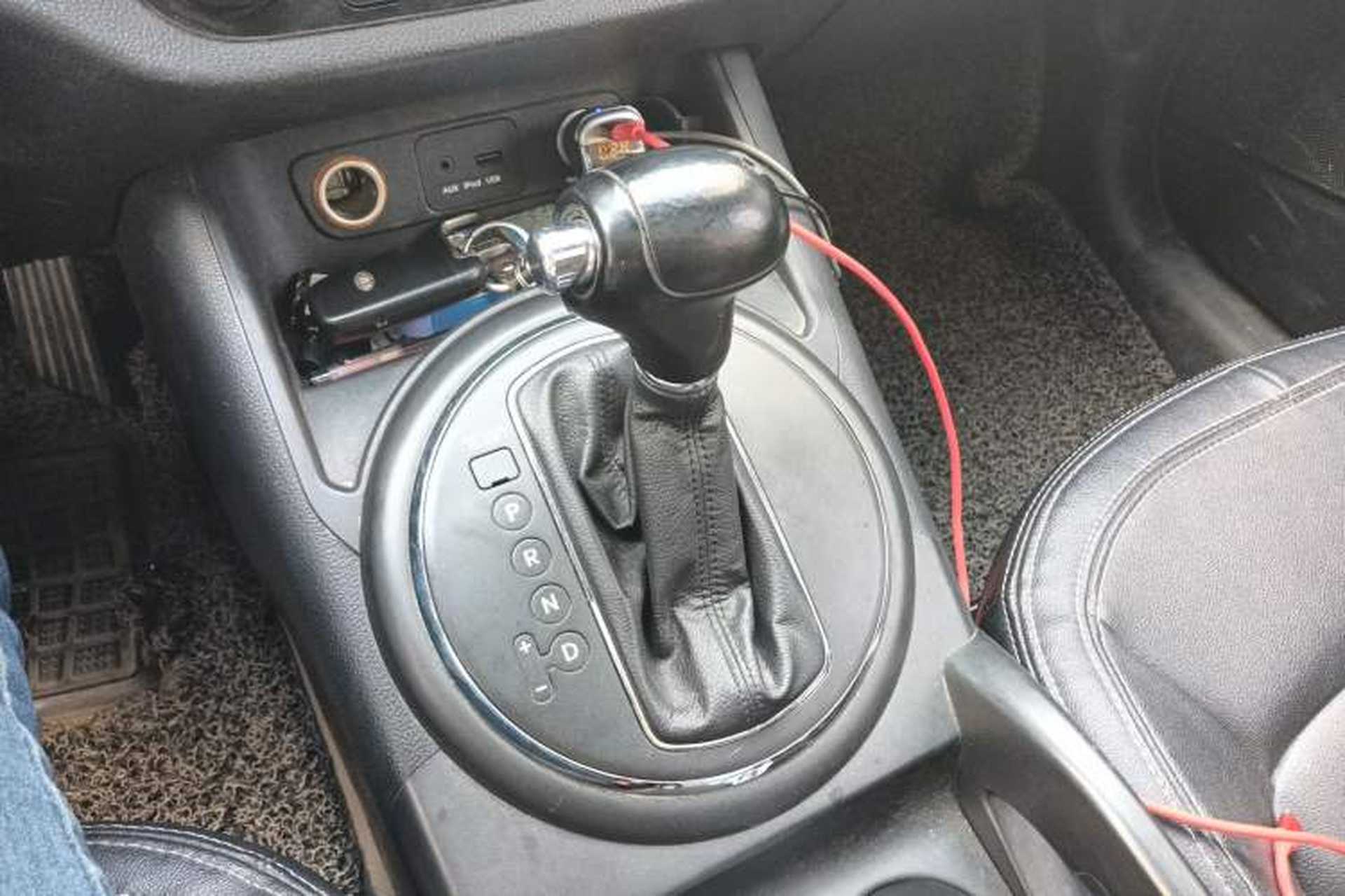 Used Kia Sportage R 2012 2.0L Automatic 4x4 GLS Gear Lever