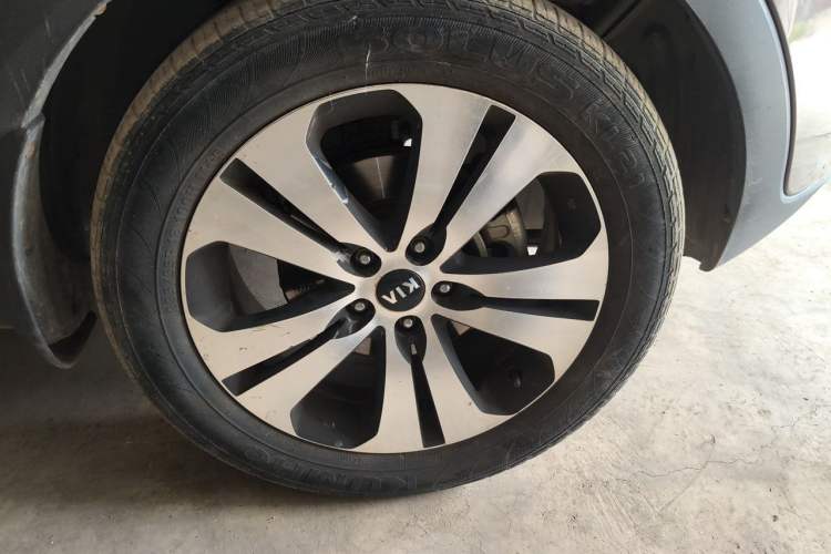 Used Kia Sportage R 2012 2.0L Automatic Two-Wheel Drive NAVI Right Front Wheel Hub