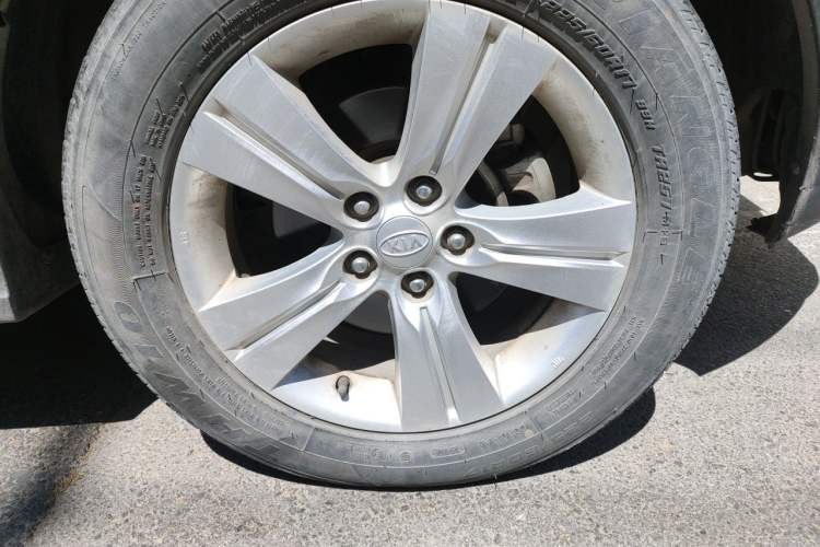 Used Kia Sportage R 2012 2.0L Automatic Two-Wheel Drive GLS Right Front Wheel Hub