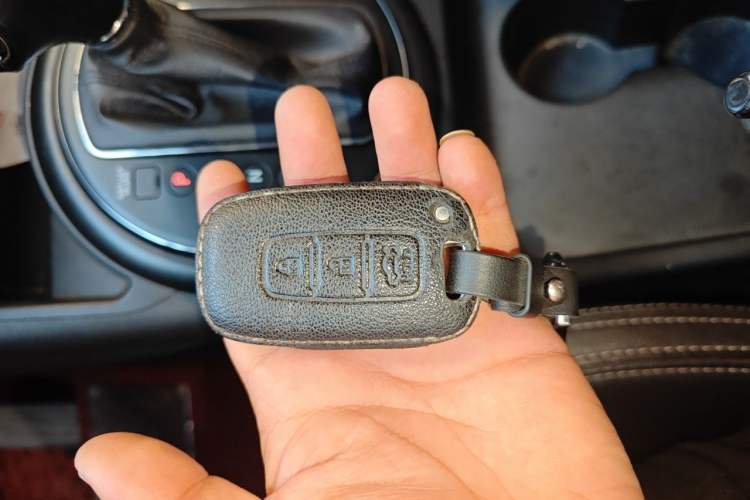 Used Kia Sportage R 2012 2.0L Automatic Two-Wheel Drive NAVI Vehicle Key