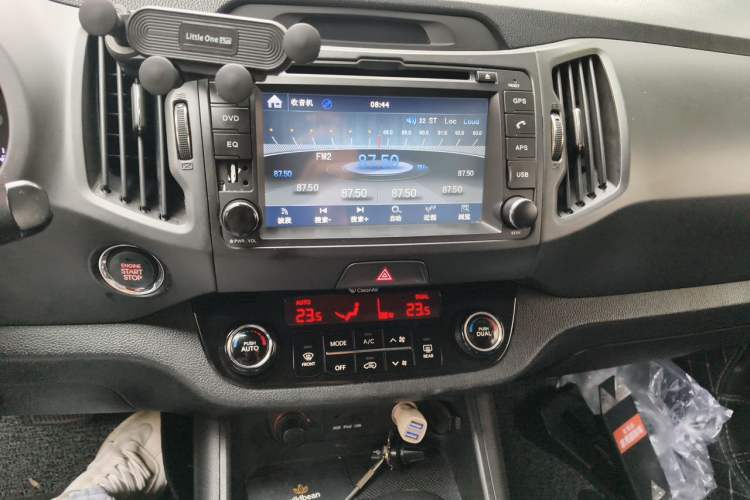 Used Kia Sportage R 2012 2.0L Automatic Two-Wheel Drive GLS Audio And AC Panel