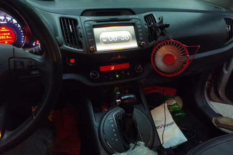 Used Kia Sportage R 2012 2.0L Automatic Two-Wheel Drive NAVI Audio And AC Panel