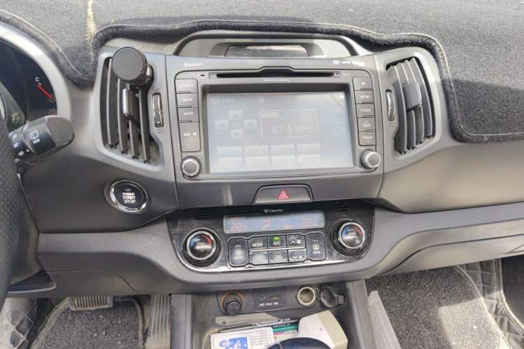 Used Kia Sportage R 2012 2.0L Automatic Two-Wheel Drive NAVI Audio And AC Panel