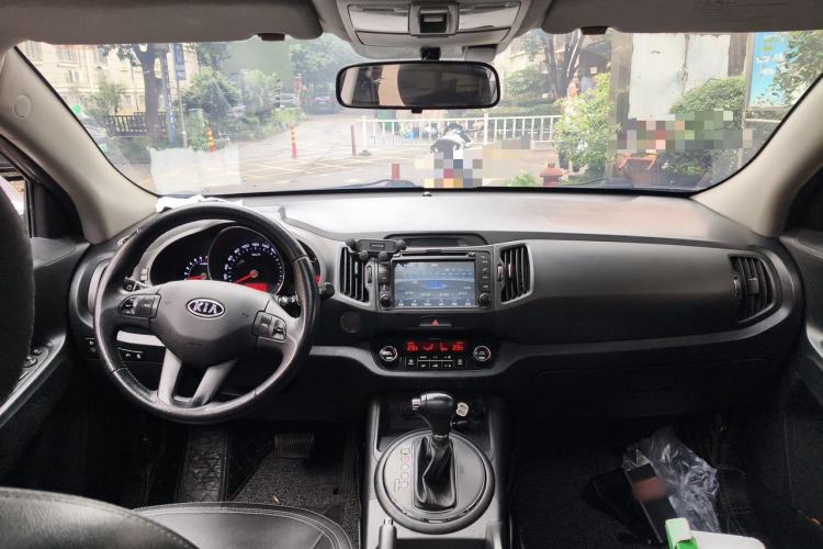 Used Kia Sportage R 2012 2.0L Automatic Two-Wheel Drive GLS Center Console