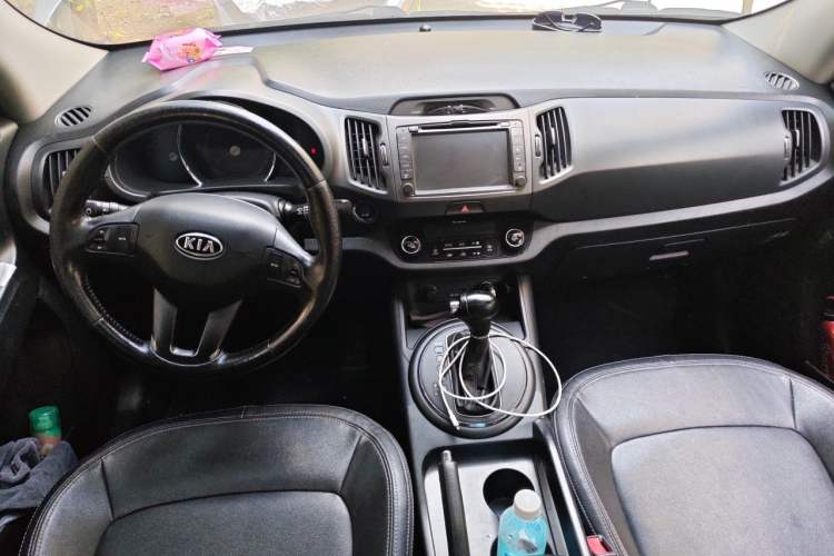 Used Kia Sportage R 2012 2.0L Automatic Two-Wheel Drive GLS Center Console