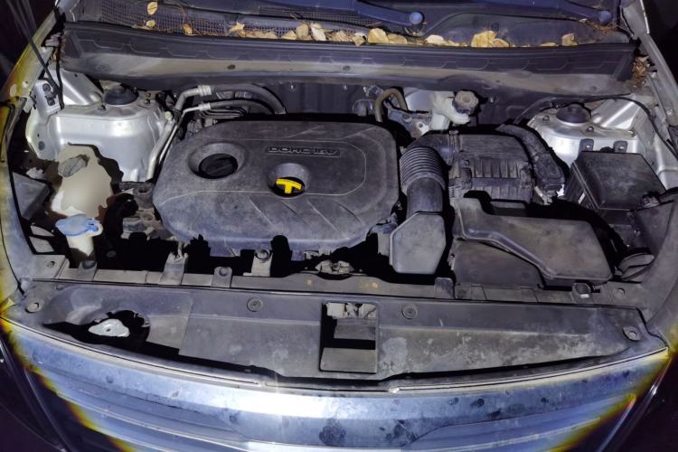 Used Kia Sportage R 2012 2.0L Automatic Two-Wheel Drive NAVI Engine Bay