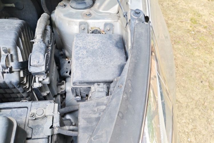 Used Kia Sportage R 2012 2.0L Automatic Two-Wheel Drive GLS Engine Bay Left