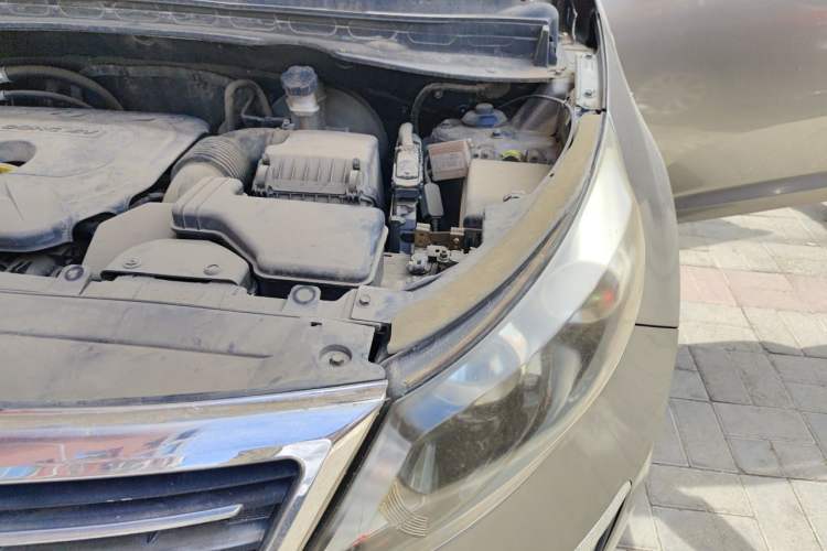 Used Kia Sportage R 2012 2.0L Automatic Two-Wheel Drive NAVI Engine Bay Left