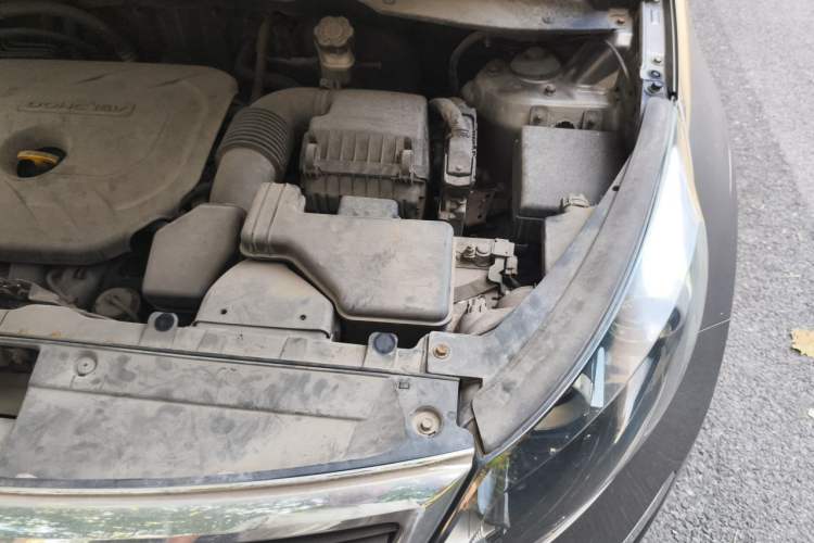 Used Kia Sportage R 2012 2.0L Automatic Two-Wheel Drive GL Trim Engine Bay Left