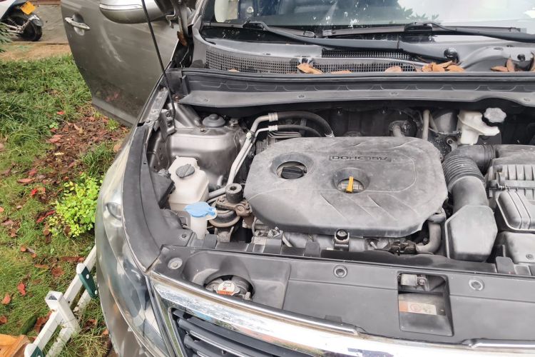 Used Kia Sportage R 2012 2.0L Automatic Two-Wheel Drive GLS Engine Bay Right