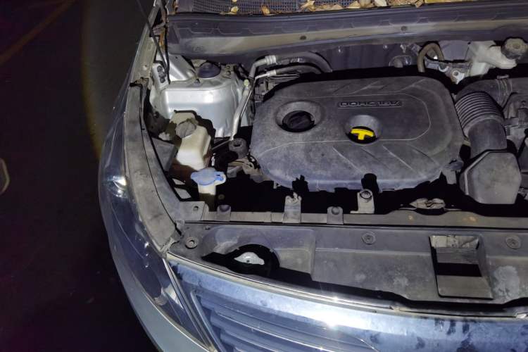 Used Kia Sportage R 2012 2.0L Automatic Two-Wheel Drive NAVI Engine Bay Right