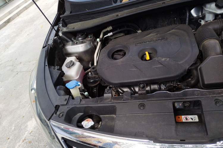 Used Kia Sportage R 2012 2.0L Automatic Two-Wheel Drive NAVI Engine Bay Right