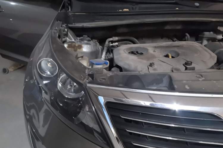 Used Kia Sportage R 2012 2.0L Automatic Two-Wheel Drive NAVI Engine Bay Right