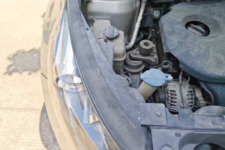 Used Kia Sportage R 2012 2.0L Automatic Two-Wheel Drive GLS Engine Bay Right